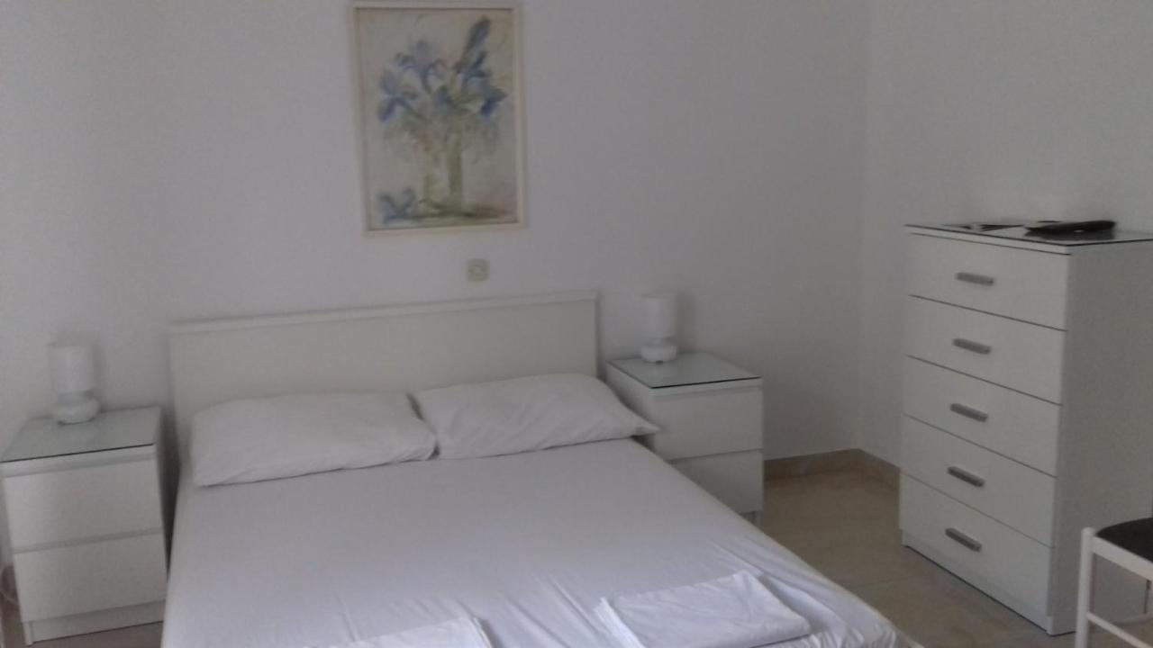 Apartments Lara Podgora Buitenkant foto