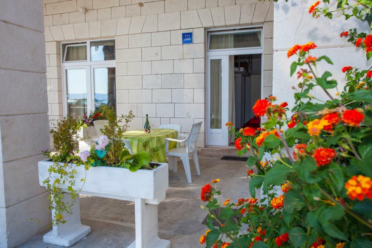 Apartments Lara Podgora Buitenkant foto